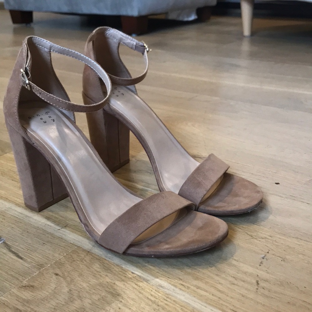 Gorgeous heels, only worn once!